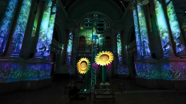 FOTO: Menikmati Karya Van Gogh versi Digital