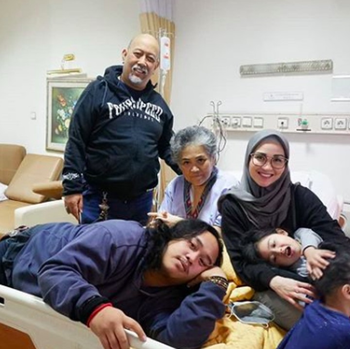 <p>Tahun ini, mereka genap menikah 37 tahun. Indro 'Warkop' dan Anthy dikaruniai tiga anak dan dua cucu, Bun. (Foto: Instagram/ @indrowarkop_asli)</p>