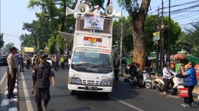VIDEO: Massa PA 212 Kawal Amien Rais yang Diperiksa Polisi