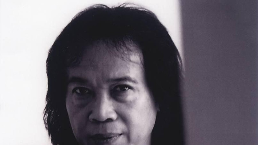 Mengenang 13 Tahun kepergian sang musisi, Erwin Gutawa unggah video Chrisye bernyanyi.