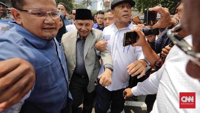 Amien Rais memenuhi panggilan Polda Metro Jaya untuk diperiksa sebagai saksi kasus kebohongan Ratna Sarumpaet.