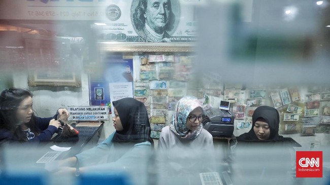 Nilai tukar rupiah berada di posisi Rp14.178 per dolar AS pada perdagangan sore ini, Rabu (26/6). Posisi ini melemah 52 poin atau 0,37 persen.