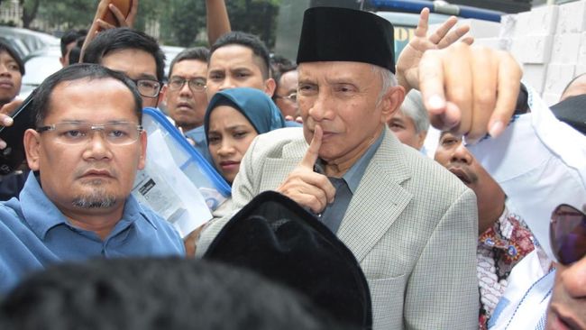 Amien Rais tak banyak berkomentar soal pilihan Jokowi-Ma'ruf Amin menggunakan baju koko di surat suara. Ia hanya berkata 