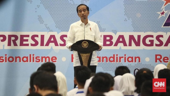 Jokowi menyebut tantangan bagi parpol ke depan bukan hanya menyiapkan kader, namun juga mengembalikan kepercayaan masyarakat pada proses politik itu sendiri.