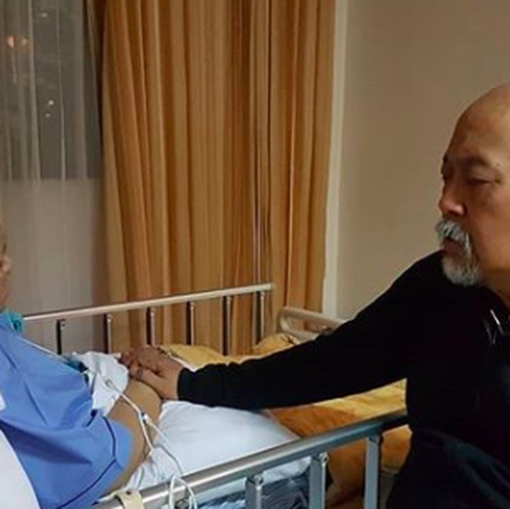 <p>Bahkan setiap akan berangkat kerja pun Indro 'Warkop' selalu menyempatkan diri pamit ke sang istri tercinta. (Foto: Instagram/ @hada9)</p>