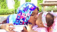 10 Momen Seru Hanum Rais dan Anaknya