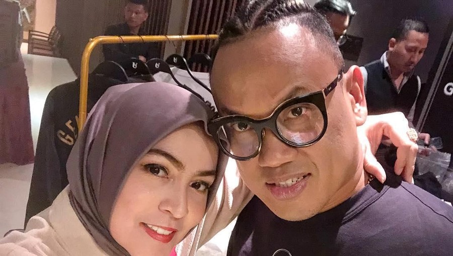 Setelah 15 tahun menikah, Uya Kuya mencurahkan isi hatinya atas sikap sang istri yang suka membeli boneka.