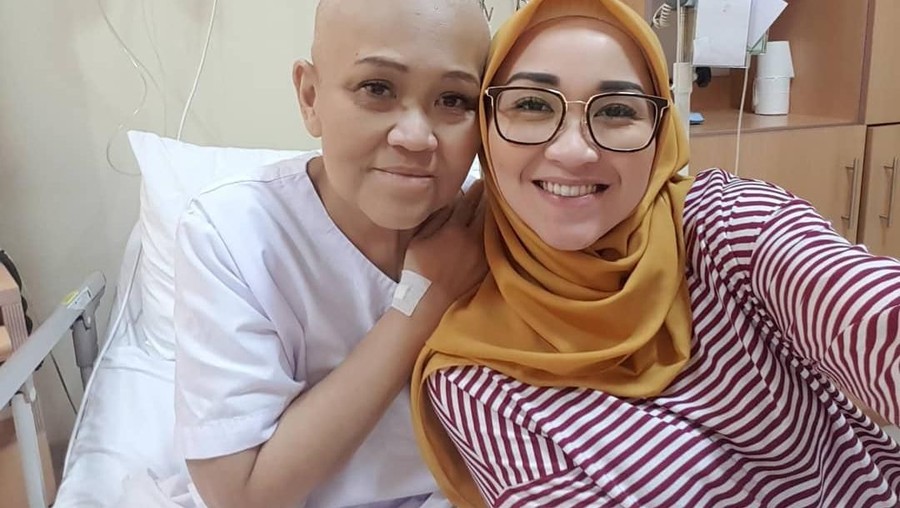 Tak Dampingi Ibu di Saat Terakhirnya, Anak Indro Wakrop Tabah Istri dari Indro Warkop, Nita Octobijanthy, telah menghembuskan nafas terakhirnya, Selasa (9/10). Anak pertamanya, Hada, tak sempat mendampingi sang ibu.