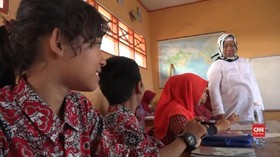VIDEO: Anak Korban Gempa dan Tsunami Palu Mulai Sekolah Lagi