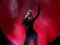 FOTO: Ular hingga Api di Panggung American Music Awards 2018