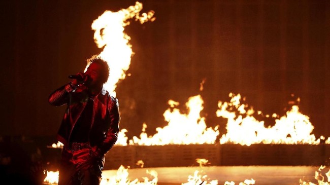 FOTO: Ular hingga Api di Panggung American Music Awards 2018