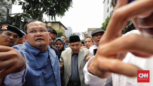 Rencananya massa aksi kawal Amien Rais akan bergerak menuju Gedung KPK setelah Ketua Dewan Pertimbangan PAN itu selesai diperiksa di Polda Metro Jaya.