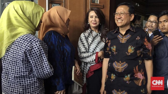 PTUN menunda penetapan eksekusi gugatan pencalegan Irman Gusman karena pihak KPU tidak hadir dalam sidang hari ini.