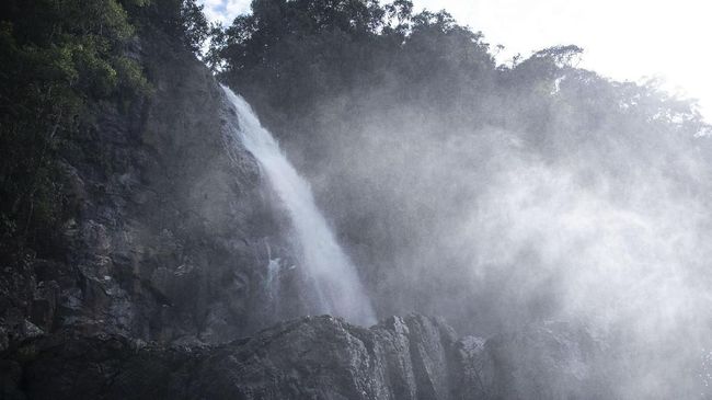 Curug Ngebul Jadi Primadona Baru di Cianjur Sebagian besar wisatawan yang mengunjungi Curug Ngebul di Cianjur, Jawa Barat, mendapatkan informasi lewat media sosial.