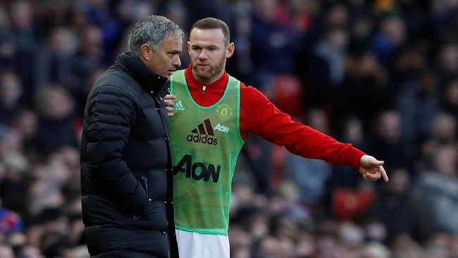 Mantan penyerang Manchester United, Wayne Rooney, membela Jose Mourinho sebagai manajer tim Setan Merah yang tengah digoyang.
