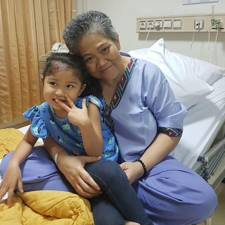 <p>Tuh, dekat banget kan hubungan nenek dan cucunya ini. (Foto: Instagram/ @hada9)</p>