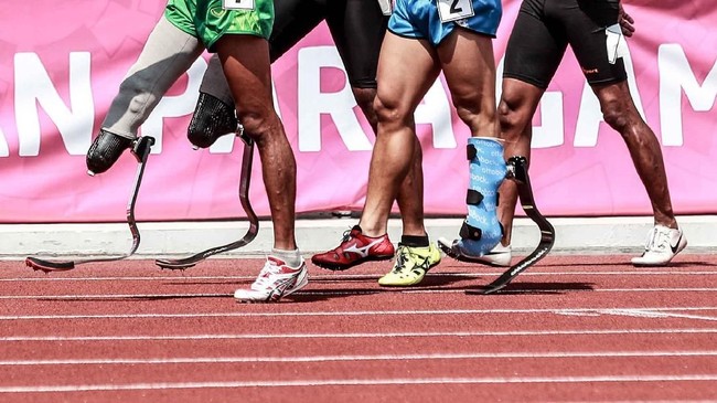 Di Asian Para Games 2018, ada orang-orang yang tetap mengejar mimpi meski tanpa kaki dan berusaha meraih angan meski tanpa tangan.