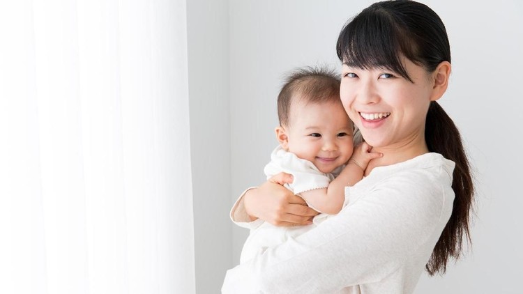 Meningkatkan perkembangan otak bayi bisa dilakukan sehari-hari melalui berbagai kegiatan sederhana.