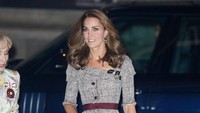 <p>Untuk mempercantik penampilan, Kate Middleton juga sering mengenakan <em>belt</em> yang menambah kesan elegan pada bagian pinggang. (Foto: Getty Images)</p>