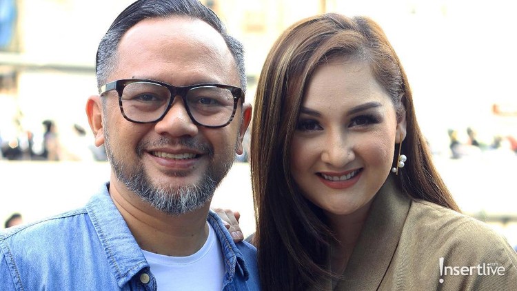 Menikah selama 17 tahun, Mona Ratuliu mengaku bahagia bisa jadi istri Indra Brasco.