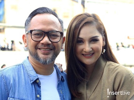 17 Tahun Menikah, Mona Ratuliu Happy Banget Jadi Istri Indra Brasco