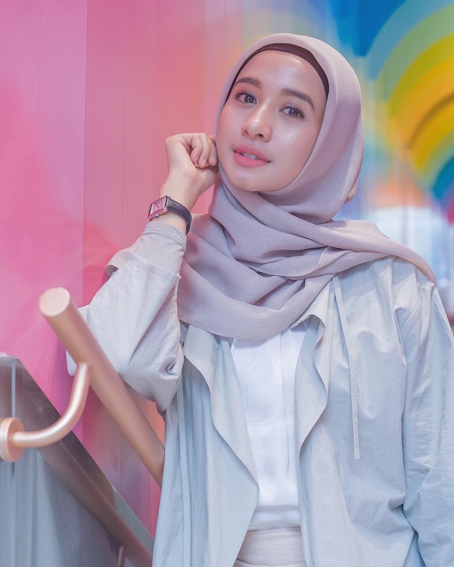 Laudya Cynthia Bella Berikut daftar tujuh artis Indonesia dengan jumlah followers Instagram terbanyak.