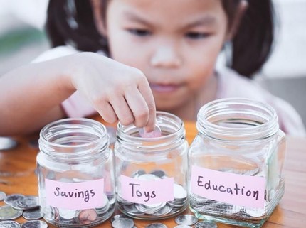 Cara Asyik Mengajari Anak Menabung