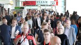 FOTO: Tujuh Dekade Pesta Pencinta Buku Frankfurt Book Fair Frankfurt Book Fair 2018 telah dibuka pada 9 Oktober lalu. Tahun ini menjadi gelaran ke-70 pesta buku terbesar di dunia itu.