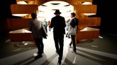 FOTO: Tujuh Dekade Pesta Pencinta Buku Frankfurt Book Fair Frankfurt Book Fair 2018 telah dibuka pada 9 Oktober lalu. Tahun ini menjadi gelaran ke-70 pesta buku terbesar di dunia itu.