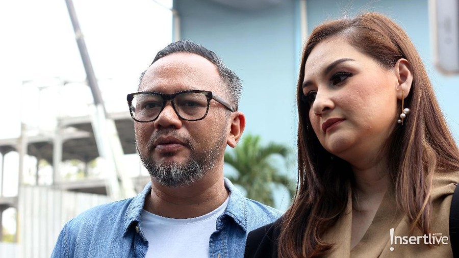Mona Ratuliu belajar menjadi sosok orangtua masa kini saat anaknya memasuki usia pubertas.