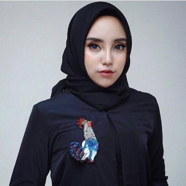 Lebih Suka Dicaci, Salmafina Sunan Bangga Lepas Hijab
