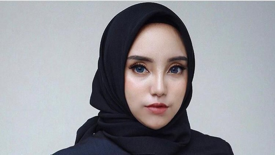 Salmafina Sunan kembal membuat sensasi dengan melepas hijabnya. Kenapa ya?.