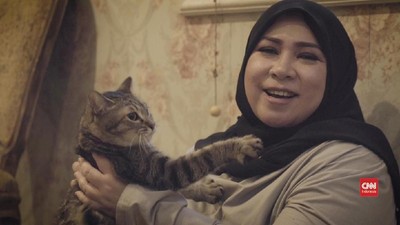 VIDEO: Melly Goeslaw, Walkman Antik, dan Kucing Kesayangan