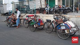 Restu Anies dan Bahagia Sederhana ala Tukang Becak Teluk Gong