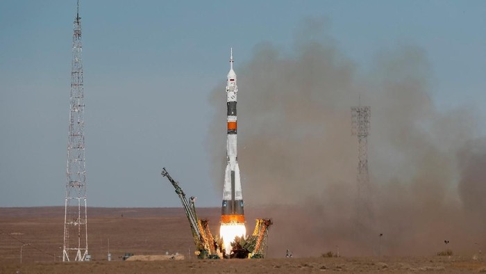 The Soyuz MS-10 spacecraft carrying the crew of astronaut Nick Hague of the U.S. and cosmonaut Alexey Ovchinin of Russia blasts off to the International Space Station (ISS) from the launchpad at the Baikonur Cosmodrome, Kazakhstan October 11, 2018. REUTERS/Shamil Zhumatov