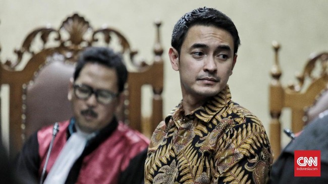 Hakim menunda persidangan kasus suap RAPBD Jambi dengan terdakwa Gubernur Jambi nonaktif Zumi Zola karena menurut kuasa hukum Zumi, kliennya sedang sakit.