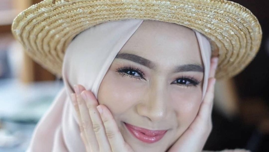 Berhijab, Melody eks JKT48 Segera Menikah? Berhijab, Melody eks JKT48 Segera Menikah?