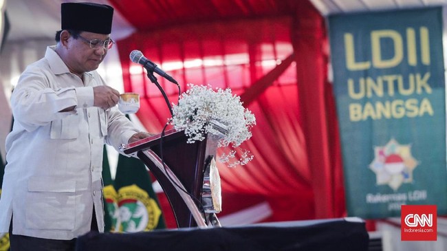 Calon Presiden nomor urut 02, Prabowo Subianto berbicara soal kerja sama teknologi dan ilmu pengetahuan dengan Perdana Menteri Singapura.