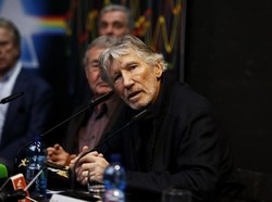 Video Roger Waters Sentil Ed Sheeran: Orang Brengsek Sepertimu!