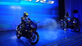 Yamaha R25 dan R3 Baru Debut Dunia di Kemayoran