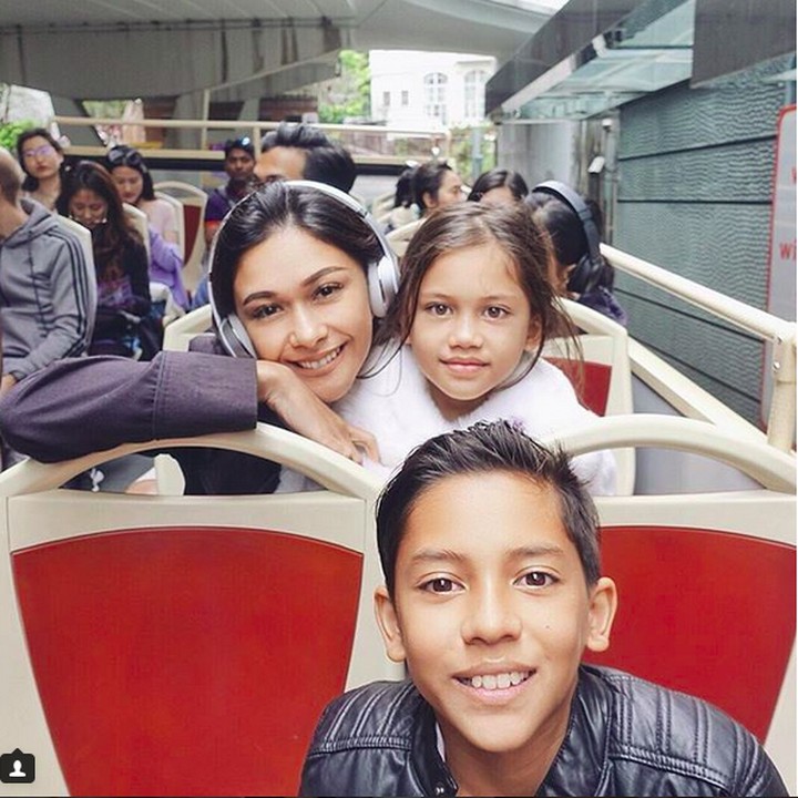 <p>Wefie dulu sebelum jalan-jalan naik bus di Hong Kong. (Foto: Instagram @nanamirdad)</p>