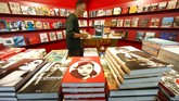 FOTO: Tujuh Dekade Pesta Pencinta Buku Frankfurt Book Fair Frankfurt Book Fair 2018 telah dibuka pada 9 Oktober lalu. Tahun ini menjadi gelaran ke-70 pesta buku terbesar di dunia itu.