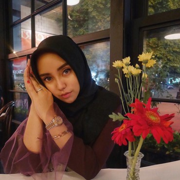 Banjir Hujatan, 5 Artis Ini Santai Lepas Hijab