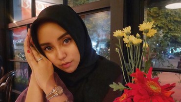 Banjir Hujatan, 5 Artis Ini Santai Lepas Hijab