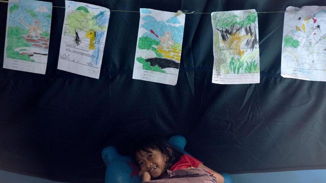 Psikolog menilai ada bahaya tersembunyi di balik kegetolan orang tua mengunggah foto aktivitas anak di media sosial.