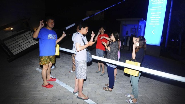 BPBD Situbondo mengimbau masyarkat agar tidak terlalu mudah dalam menyebar foto maupun video soal dampak gempa, padahal lokasinya belum jelas.