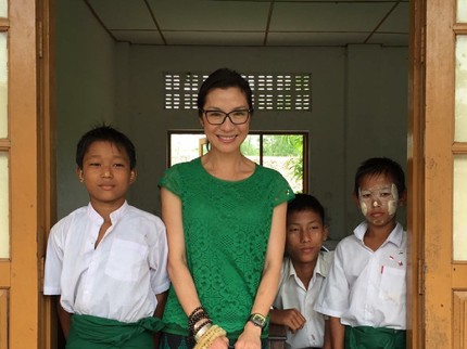 7 Foto Manis Michelle Yeoh 'Crazy Rich Asians' dengan Anak-anak