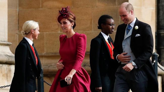 Tak cuma Putri Eugenie yang terlihat cantik di hari pernikahannya, Kate Middleton dan Meghan Markle juga terlihat memesona.