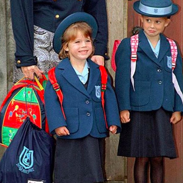 <p>Saat masuk sekolah, kayaknya Putri Eugenie lebih bersemangat ketimbang kakaknya, Putri Beatrice nih. He-he-he. (Foto: Instagram/ @princesseugenie)</p>