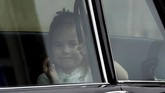 FOTO:Tingkah Gemas George dan Charlotte di Pernikahan Eugenie Pangeran George dan Putri Charlotte menjadi pageboy dan bridesmaid di pernikahan Putri Eugenie. Mereka tampil menggemaskan dan menarik perhatian.